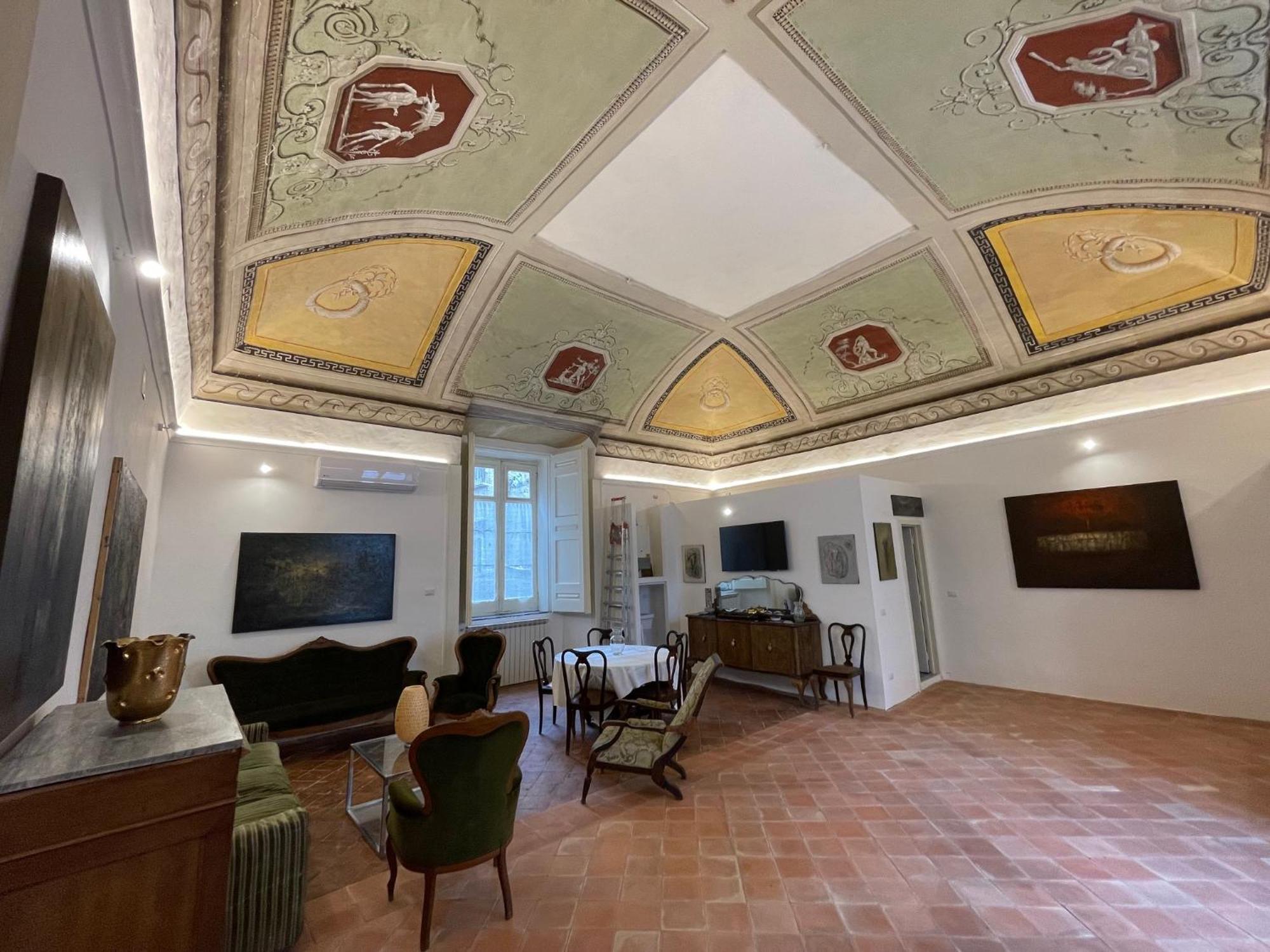 Hébergement de vacances The Royal Gallery Loft In Xvi Century Palace - City Historical Center - Downtown Naples
